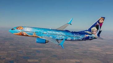 WestJet Boeing 737 Walt Disney World Frozen  